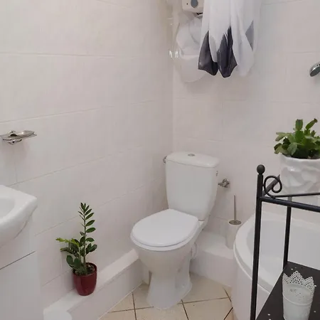 Apartment In Countryside 5 Km From The Sea, Cleaning Included 度假居 达尔沃沃